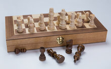 Komplett schackspel med spelplan i trämosaik